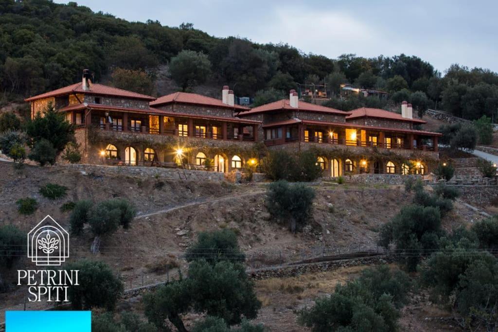 Вилла Petrini Spiti Пиргадикия Экстерьер фото